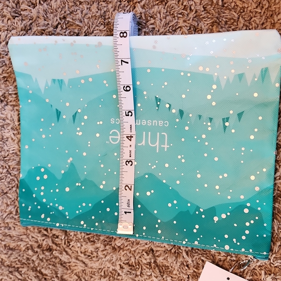 Thrive Causemetics Bag - Picture 7 of 7